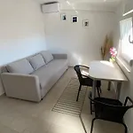 Beachfront Apartment Vir