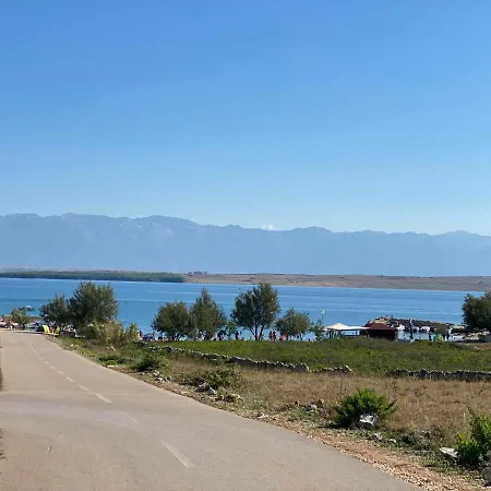 Beachfront Apartament Vir